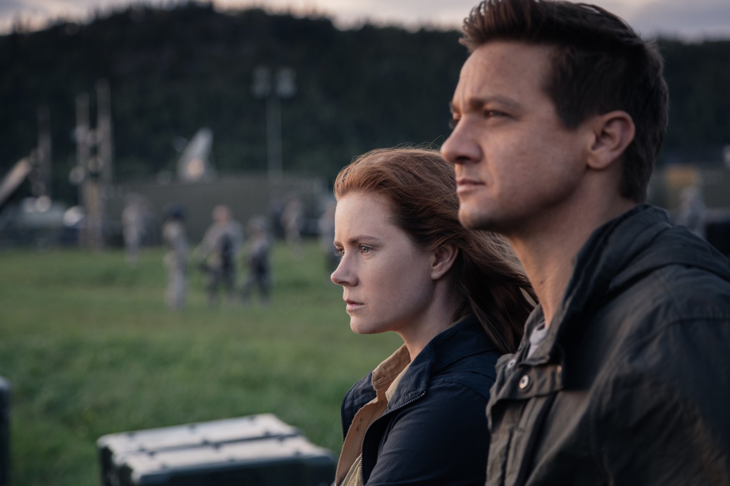 arrival movie cast amy adams jeremy renner